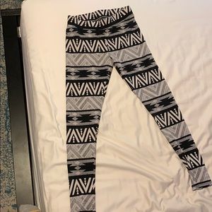 Very cute American Eagle leggings!